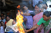 Mangalore :  Fisherwomen resist dist. administration moves to distribute cloth bags